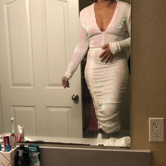 🚨SALE🚨White Sequin Midi Dress - Picture 2 of 6